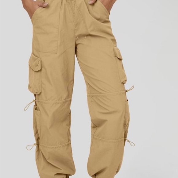 Halara Cargo Pants - Picture 4 of 4